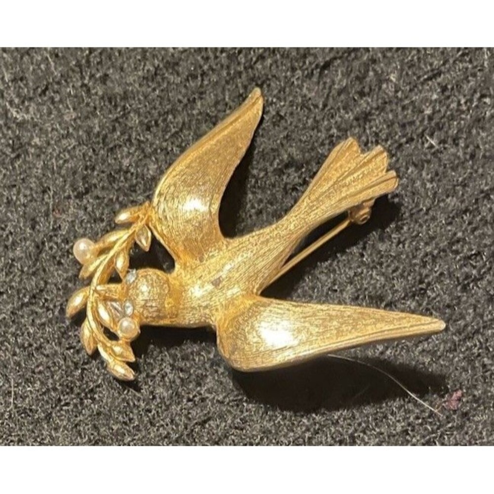 Vtg Flying Bird Sparrow PEACE Dove Gold Tone Marked Marvella BROOCH Faux Pearls